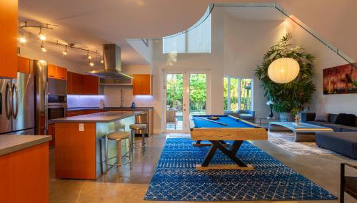 Fascinating Luxe Two-Level Villa BY THE GLAMHOMES - Foto 3, pet friendly, minibar