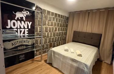 Apto surfe perto de tudo, mercado, barzinhos, farmácia, shopping - Foto 7