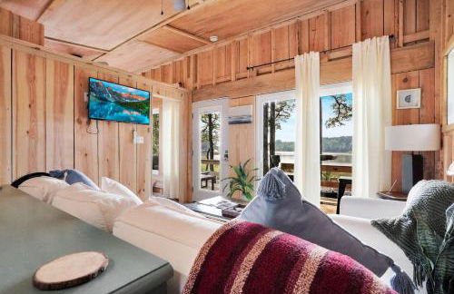 Waterfront 1BR on Working Farm with Deck and View - Foto 6