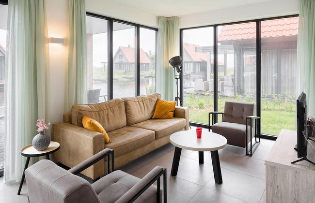 Canal Villa With Terrace - Photo 9