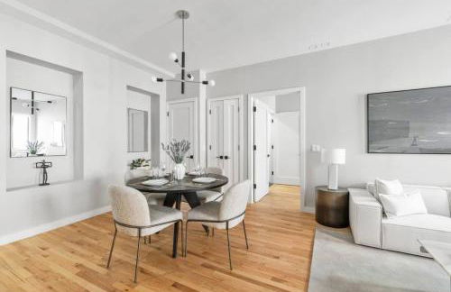 Top Notch 2BR & 2BA Suite Minutes to Central Park - Photo 16