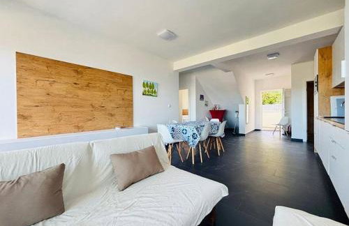 House off Caska - Photo 11