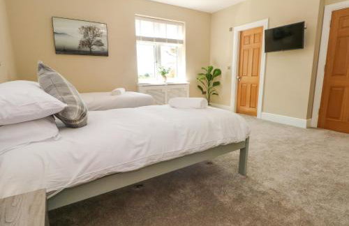 Meadow Manor And Spa - Photo 75