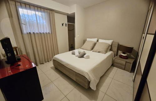 Petit Paradis à Bandol t4 piscine clim Parking Fibre Coffre-fort - Foto 13