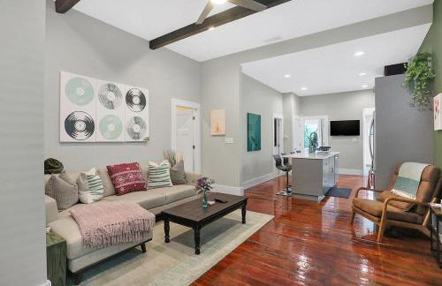 Prime location very close to downtown! - Photo 1