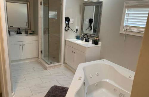 Luxury Pool with King beds Near Shops and Dining - Foto 69