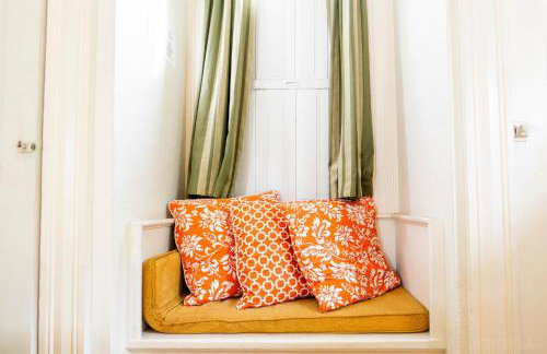 Step Back in Time Charming Victorian with Modern Amenities - Foto 7