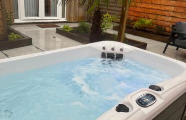 Romantic Luxury Cabin & Hot Tub near New Forest Dorset - Photo 42