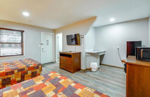 Ski, Explore, Bring Pets! Studio 5 Mi to Pine Knob - Foto 1