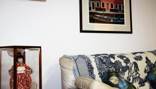 Roomy 2 bedroom 1 bath with private entrance, with fenced yard, and sports court - Foto 4