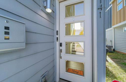 Modern 4-Story 3-BR Townhome with Rooftop Lounge - Foto 55