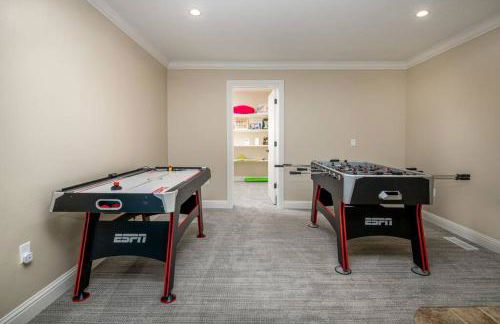 New Luxury 5BR Cabin in Pine Mountain Lake! 1 Minute to Beach! Massage Chair! Close to Yosemite! Perfect for Retreats and Escapes All Seasons! - Foto 49