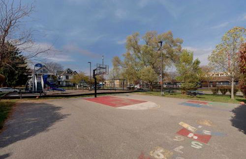 Family Haven with Hot Tub-Near Downtown Indy - Foto 30