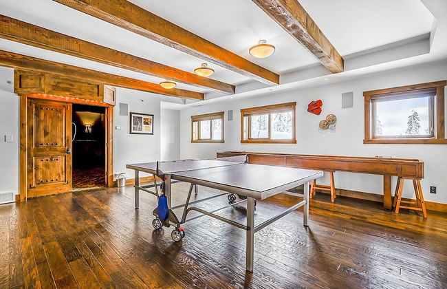 Inuksuk Lodge 4800 sq ft of Excellence - Photo 43