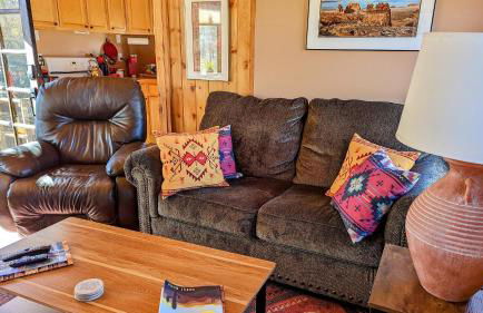 Basecamp Bluff - Bungalow with Patio, Dogs Welcome - Foto 11