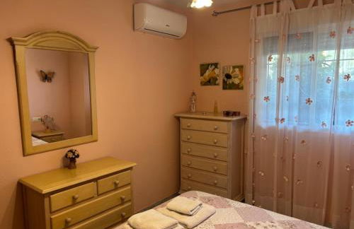 Bonito apartamento con jardín, piscina y aparcamiento gratuito - Photo 18