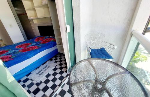 Kitnet Aconchegante com Varanda e Cozinha - Foto 11