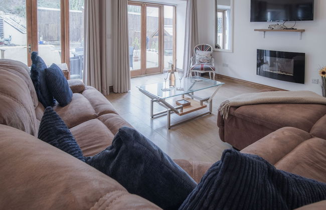 Fletcher Coach House - 3 Bedroom Cottage - Pendine - Photo 45