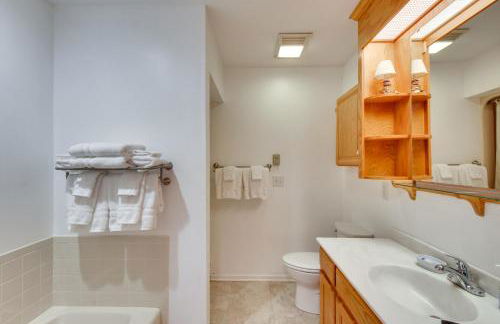 Spacious Lake Hartwell Home with Private Boat Dock! - Foto 16