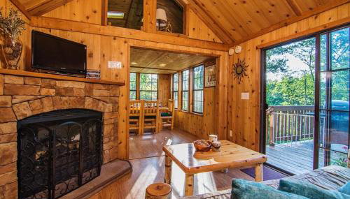 Family Cabin on 6 Acres with Lake Access and Hot Tub! - Foto 4