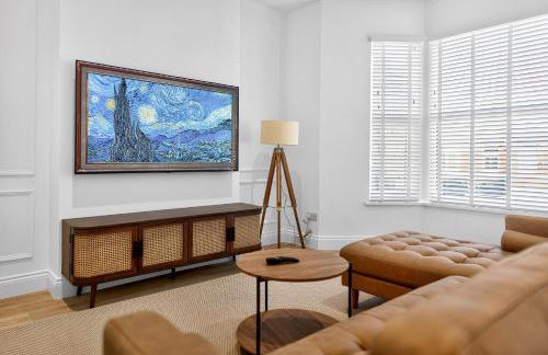 Stunning 2 Bedroom Apartments - City Centre Location, Free WiFi, Free Parking, Spacious Accommodation, Comfort and Style, Freshly Rennovated - Foto 3