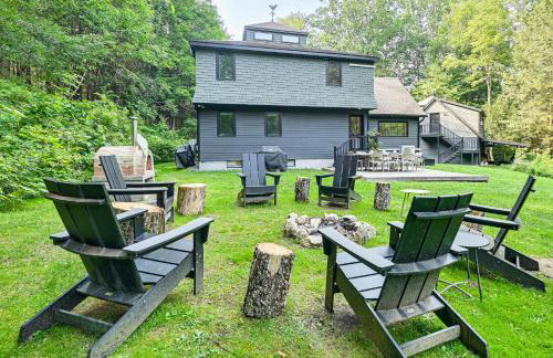 8 Mi to Tanglewood and Butternut Ski Spacious Home! - Foto 36