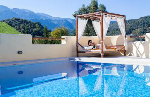 Verekinthos Villas - Pool, Hot Tub, BBQ, Kids Playground, Stunning Mountain Views - Photo 32