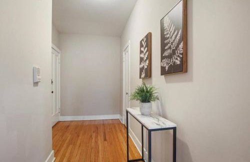 Perfect 3BR Apt in Chicago with WiFi & Laundry - Touhy 3N - Foto 20
