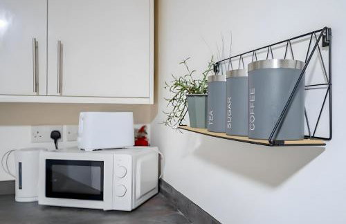 Modern Derby Studio - Sleeps 4, Close to Amenities & Parking - Foto 19