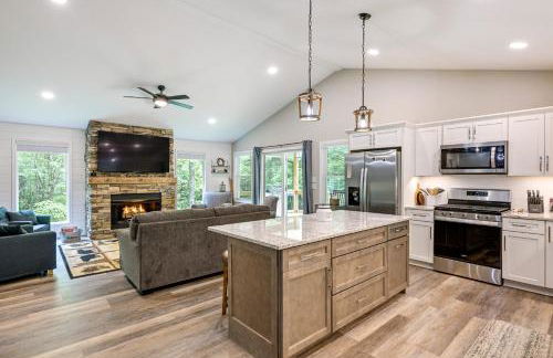 Creekside Cabin in Franklin about 8 Mi to Downtown! - Foto 6