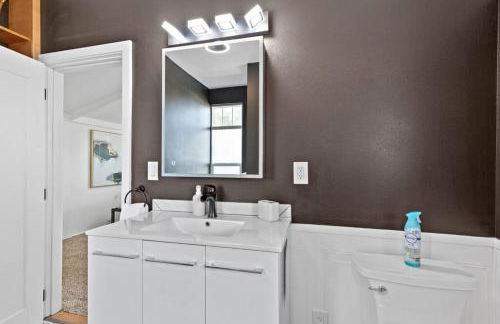 Hot Tub & Firepit Just Mins From Dwntwn Arena GU - Foto 19