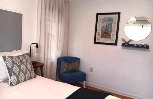 Mid Century Style Cottage Near Historic Downtown - Foto 8