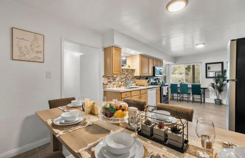 Entire Private Home with 4 Bedrooms 3 Bathrooms, King Bed, Big Yard, Prime Area, Ranch Style, Available Now - Photo 28