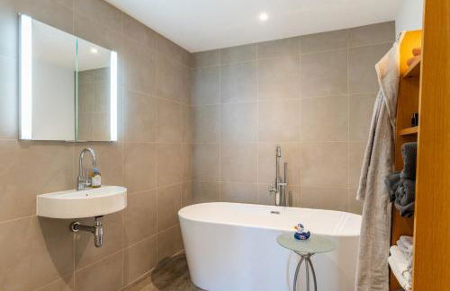 Finest Retreats - Avalon Sea Views - Foto 27