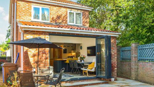 Rowan House - Photo 2