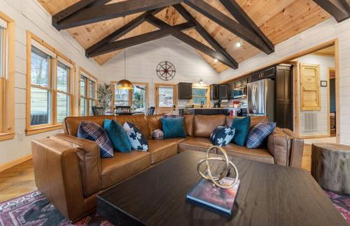 Family fun, romantic Hot Tub, Firepit, King Bed 15 min from Blue Ridge & Ellijay - Foto 16