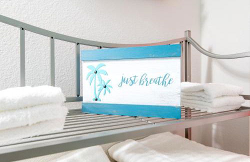 Min2Beach, 6SeatGolfCart, OceanViewPools, BeachEquip, Lg Patio&Firepit - Foto 34