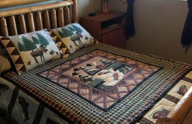 Scenic Vacation Cabin with 360° Mountain Views near Yellowstone National Park in Madison River Valley, Montana - Foto 16