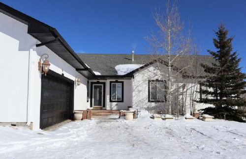 Spacious Ski Chalet W Indoor Hotub & Sep Suite! - Foto 8