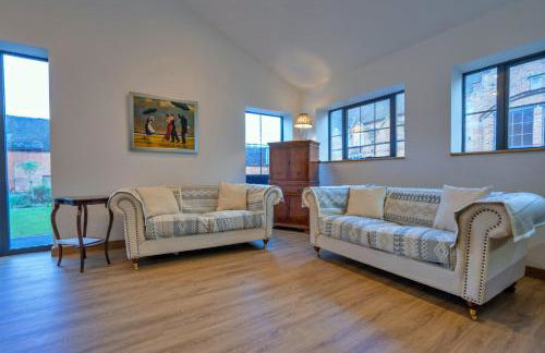 Finest Retreats - Courtyard View at Longford - Photo 8