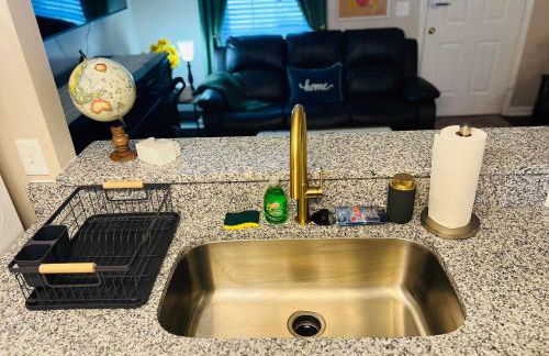 Gorgeous Condo across from Vet School - Foto 27