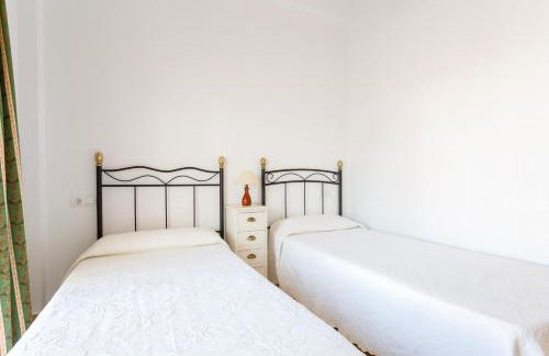 Bonito apartamento en campo de golf con piscina - Photo 12