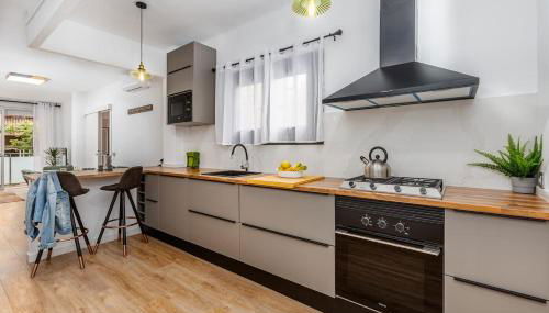 Poble Sec 3BR 2BA Balcony Sleeps 7 - Photo 3