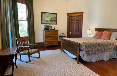 Large Historical Home for Groups Walk to Downtown! - Foto 9