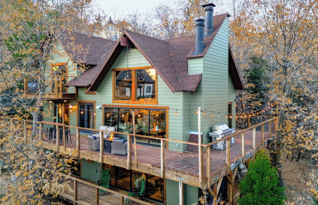 Legacy Lodge by Avantstay Upper-level Retreat Deck, Hot Tub - Foto 15