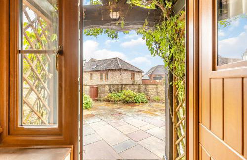 The Lodge - Photo 25