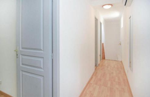 Nice Apartment In Le Sambuc With Wifi - Foto 24