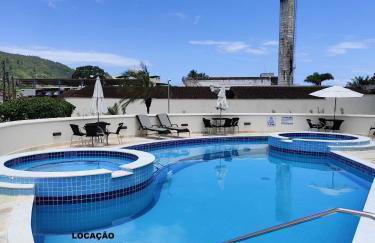 Apto com ar-cond e piscina a 100m mar praia da Enseada - Foto 4