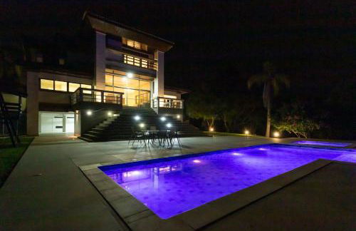 Refúgio de Luxo e Piscina à beira do Passaúna - Photo 8