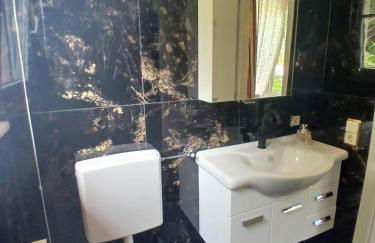 Apartment with Panoramic Lake View & Terrace in Pino, Lago Maggiore - Casa Roccia No 7 - Foto 22